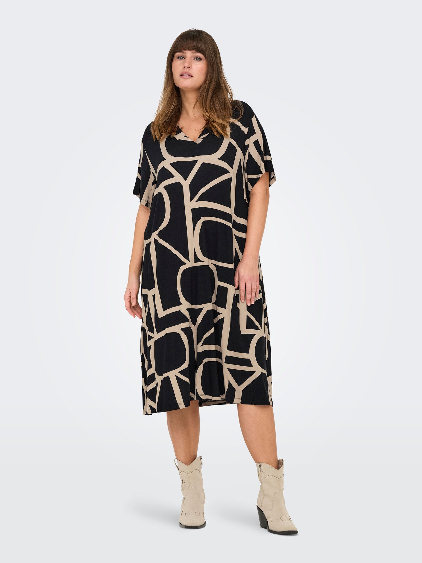 CARFYRLA S/S V-NECK BLK AOP DRESS NOOS