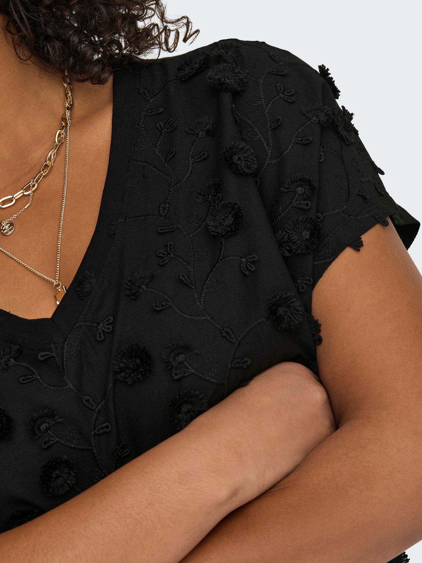 CARLULU S/S V-NECK TOP BOX JRS Black 3d Flower