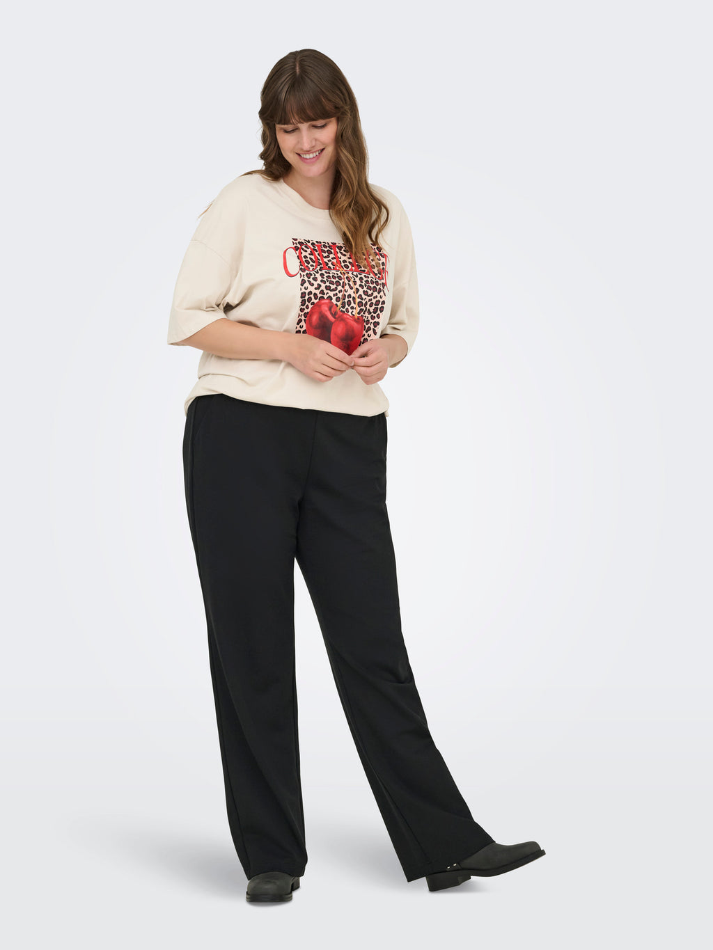 CARKOURTNEY SS O-NECK TEE JRS Pumice Stone Leo Cherry