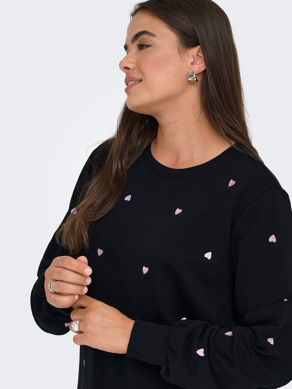 CARMIA LS O-NECK SWEAT W. EMB. JRS