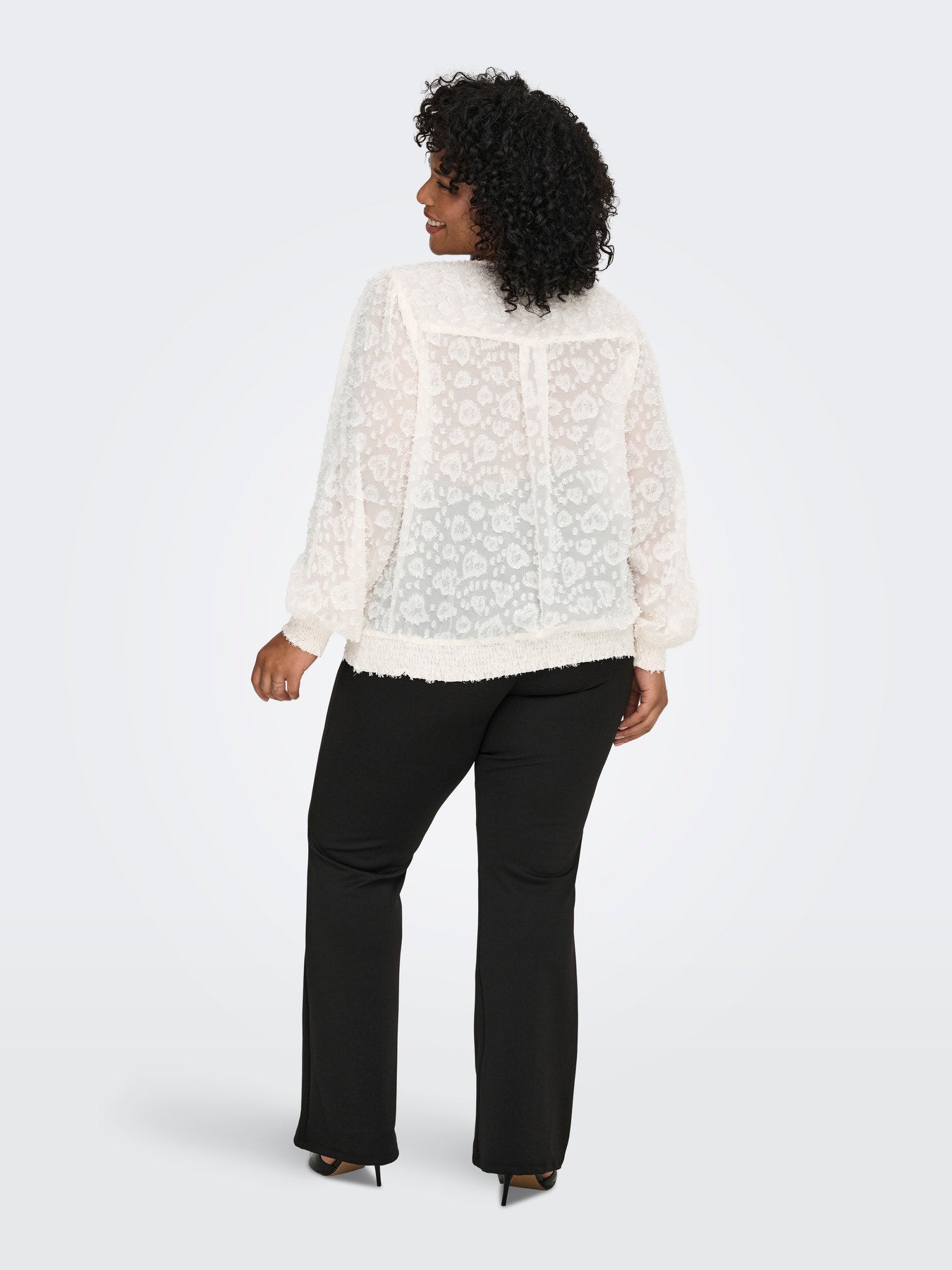 CAROTTA LS V-NECK EMB TOP WVN