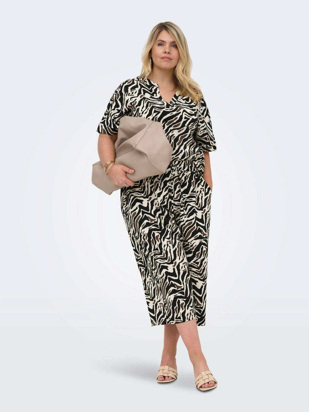 CARELITE S/S V-NECK FOLD-UP TOP AOP