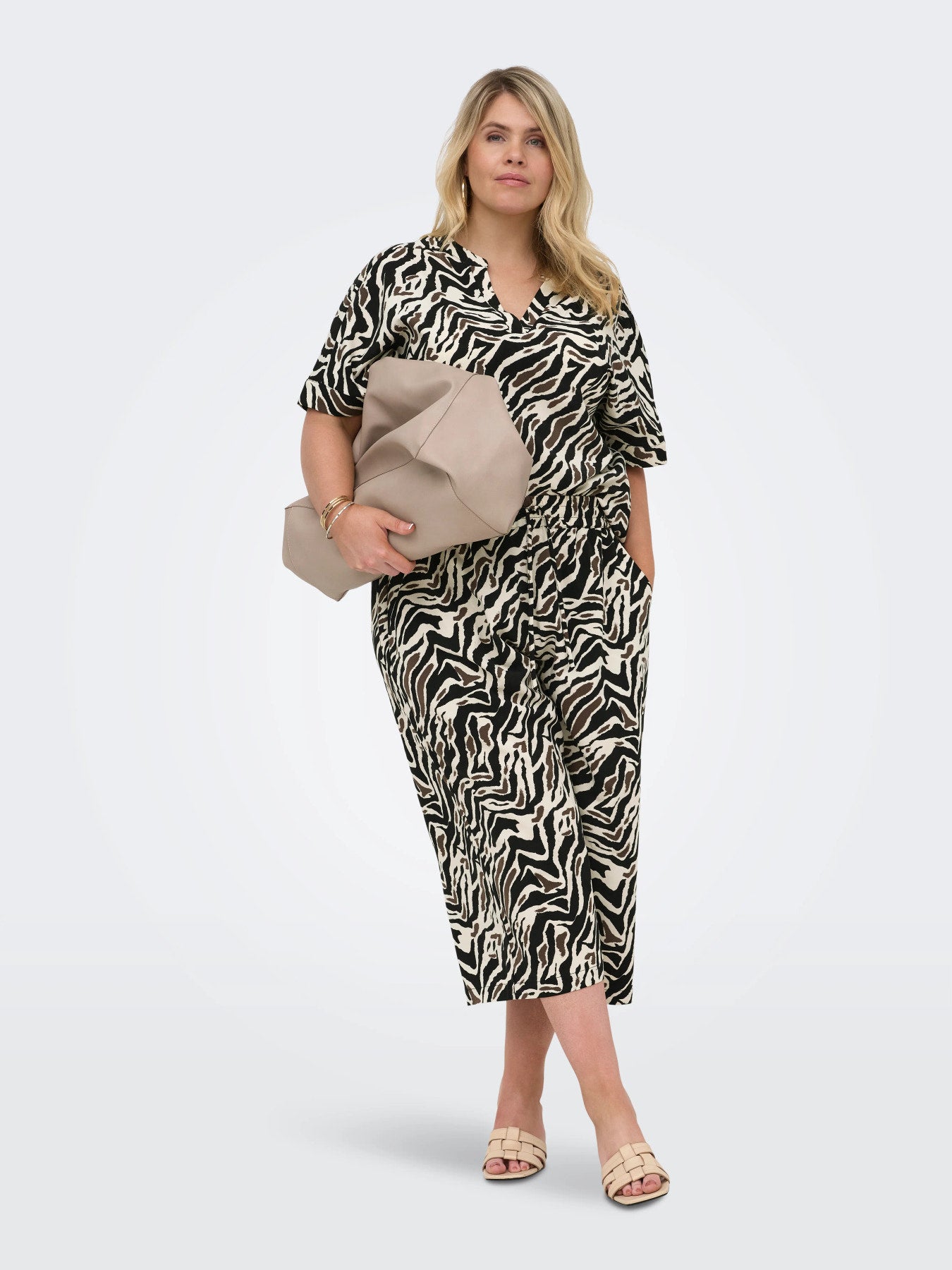 CARELITE S/S V-NECK FOLD-UP TOP AOP